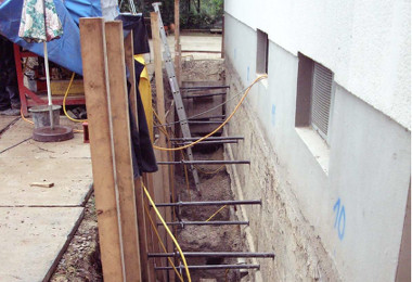 Montageschacht am Gebäude